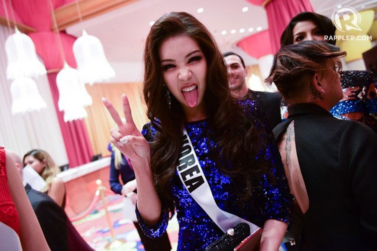 Thi sinh Miss Universe dua nhau tao dang xau truoc ong kinh-Hinh-7